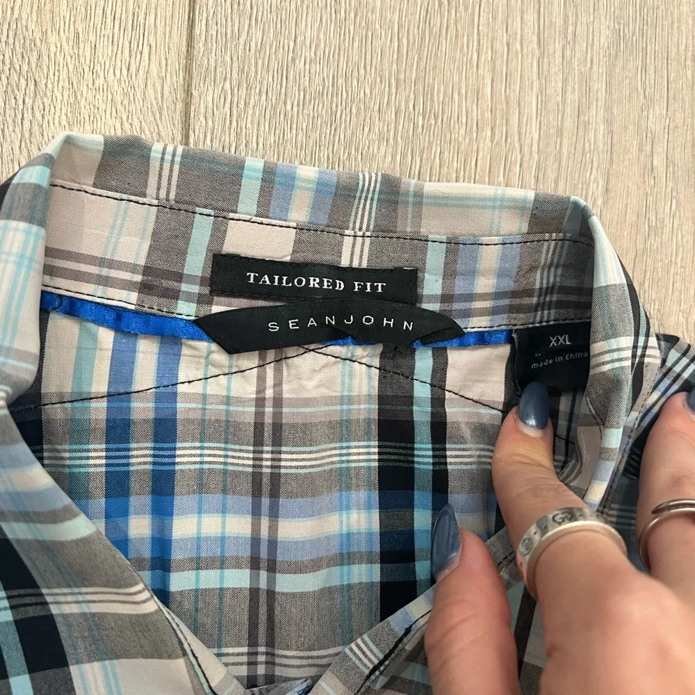 button down - Picture 2 of 4